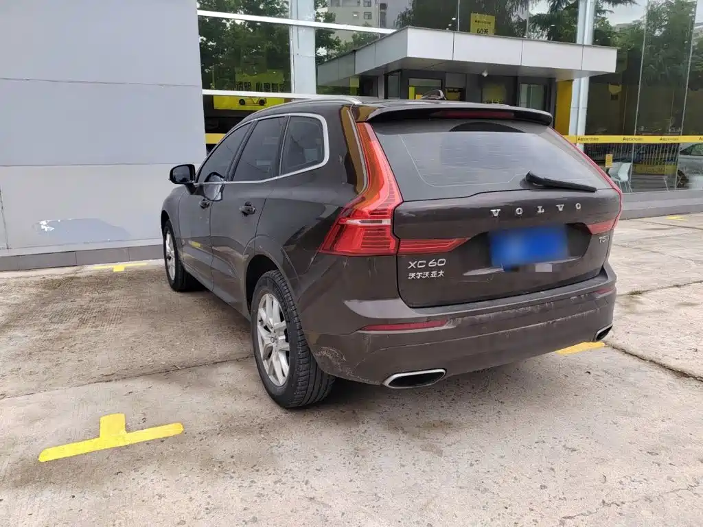 Volvo XC60 2019 — фото 13
