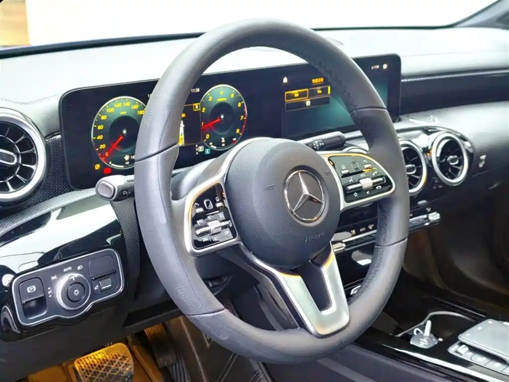 Mercedes-Benz A-Class 2021 — фото 22