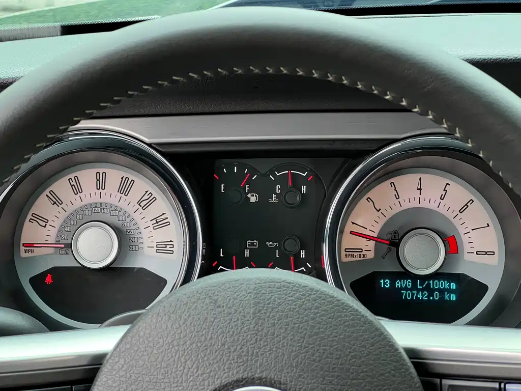 Ford Mustang 2013 — фото 17