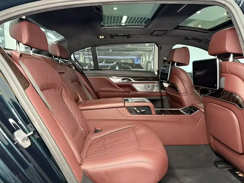BMW 7 Series 2021 — фото 13