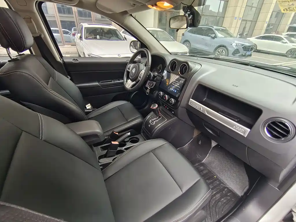Jeep Compass 2016 — фото 13