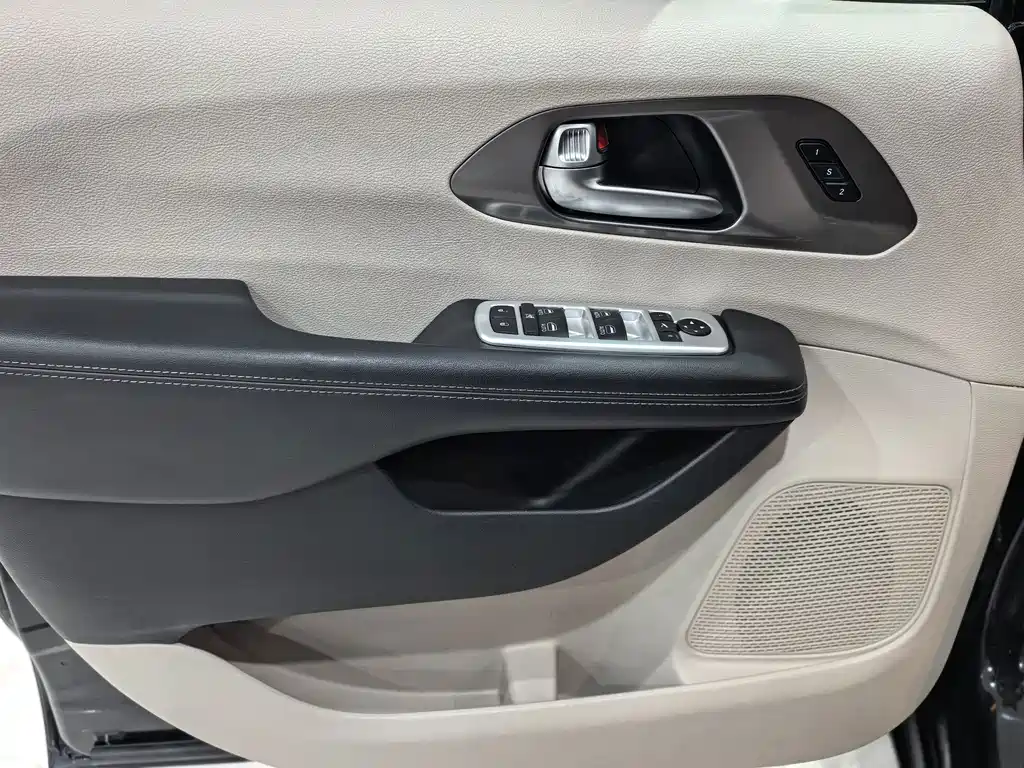 Chrysler Grand Voyager 2019 — фото 11