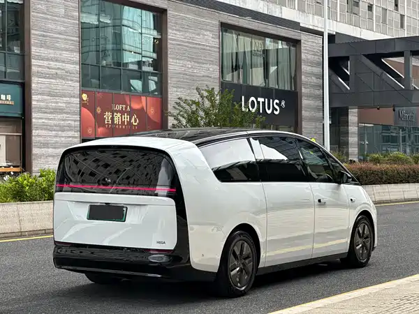 Li Auto MEGA 2025
