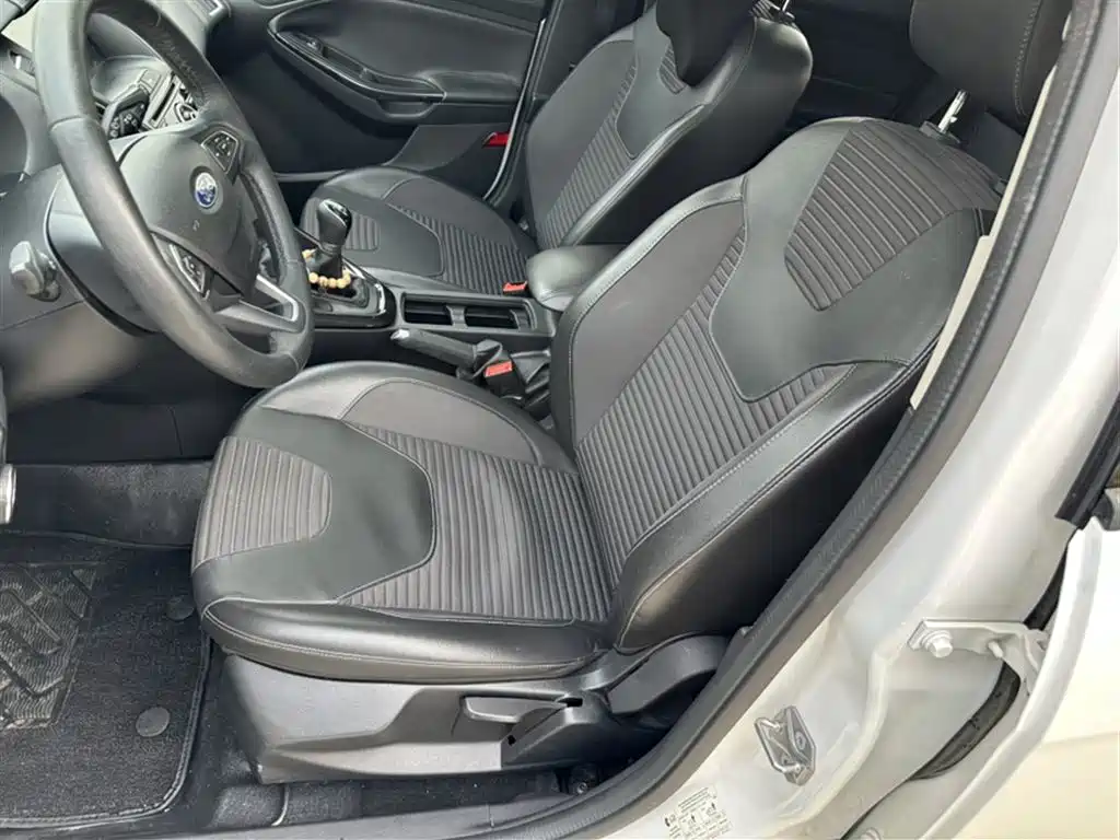 Ford Focus 2019 — фото 19