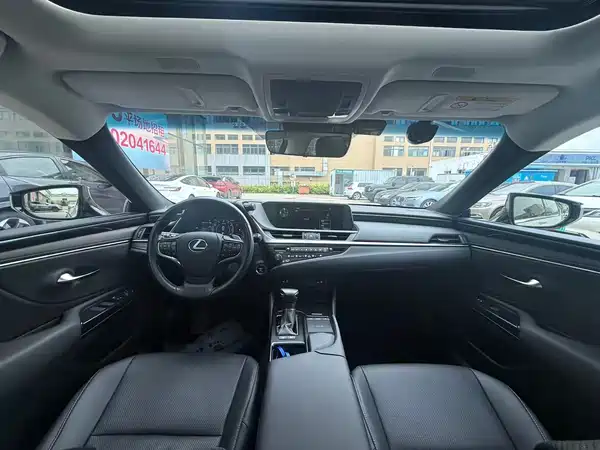 Lexus ES 2018