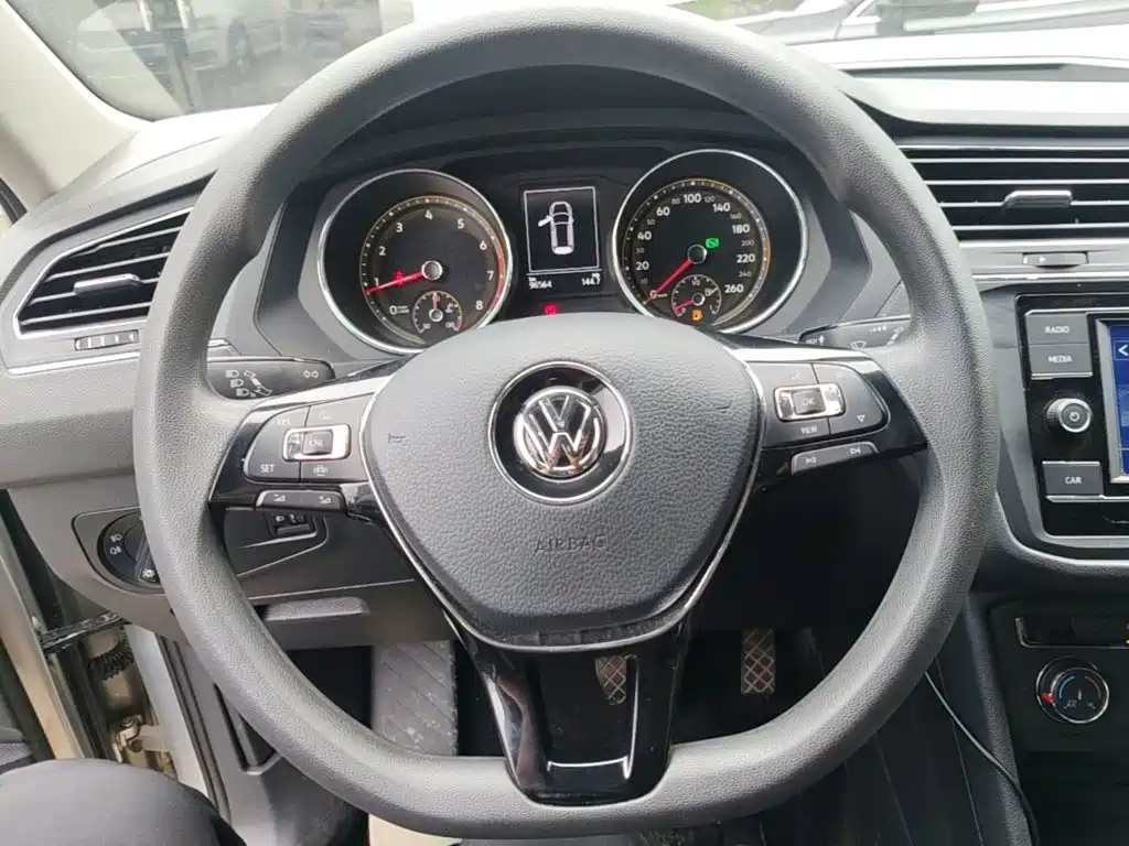 Volkswagen Tiguan L 2019 — фото 11