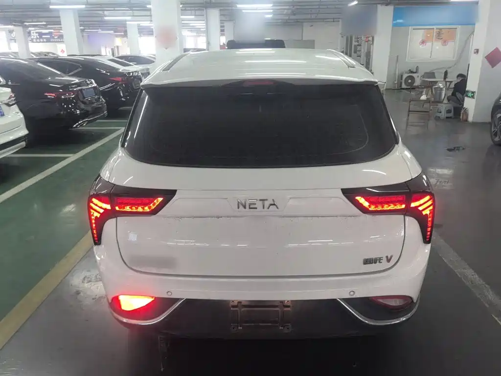 Neta V 2022