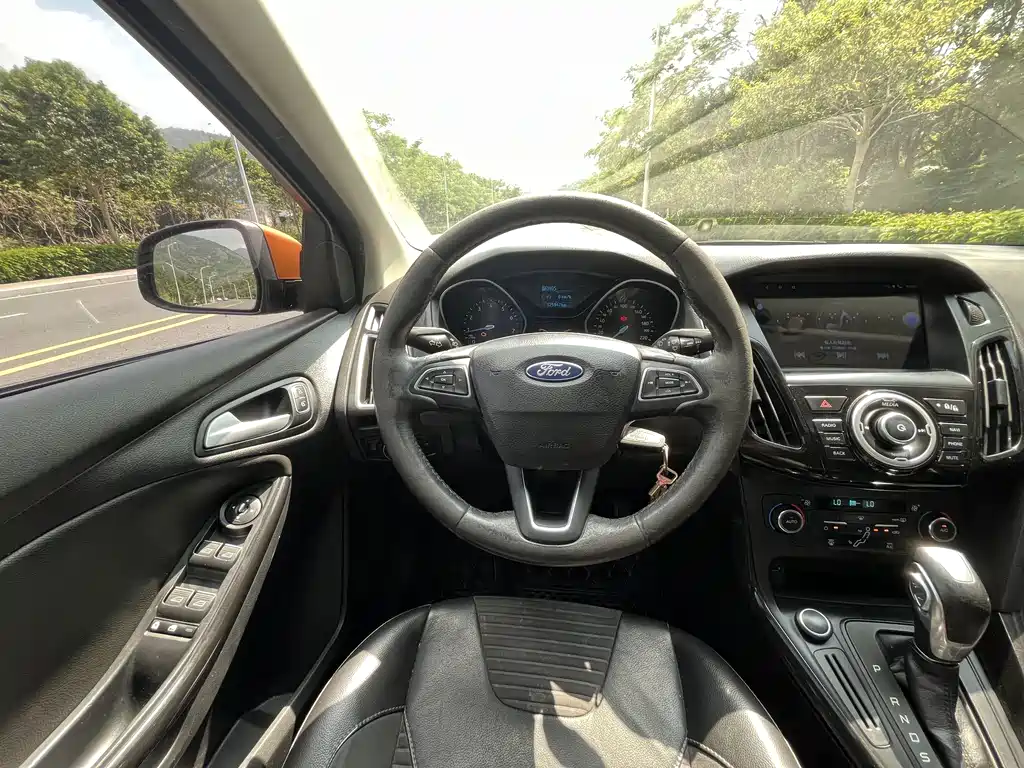 Ford Focus 2017 — фото 12
