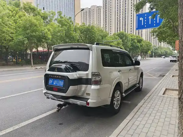 Mitsubishi Pajero 2019