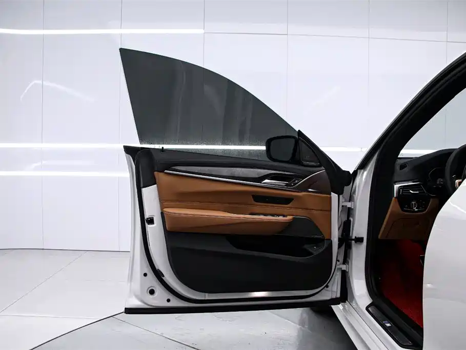 BMW 6 Series GT 2024 — фото 11