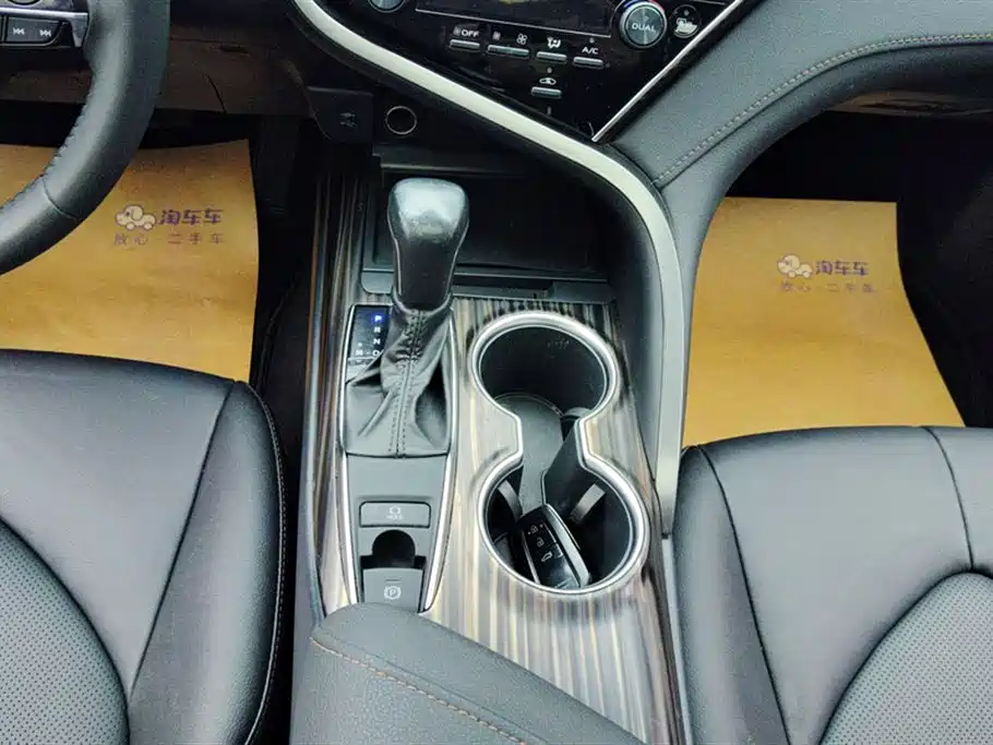 Toyota Camry 2021 — фото 16