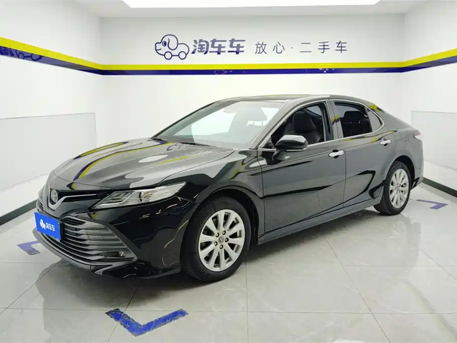 Toyota Camry 2021 — фото 1