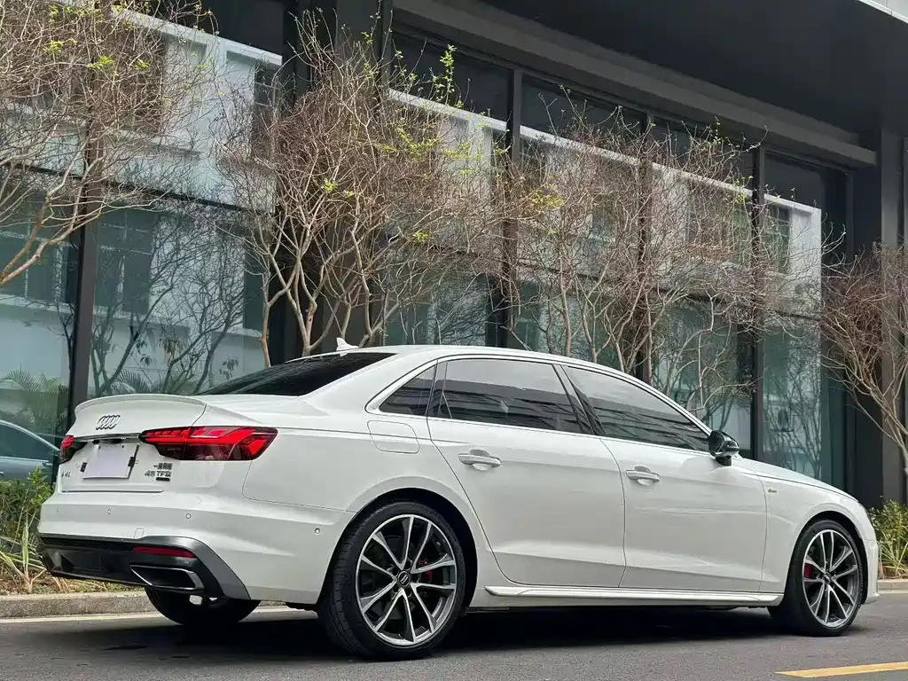 Audi A4L 2022 — фото 15