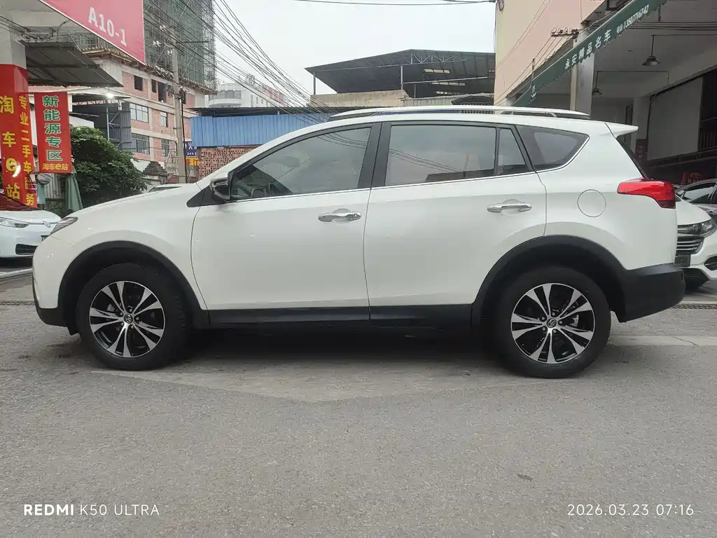 Toyota RAV4 2015 — фото 8