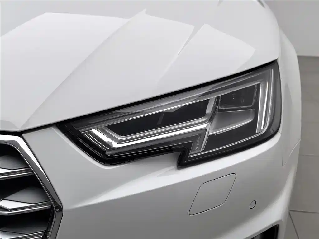 Audi A4L 2019 — фото 7