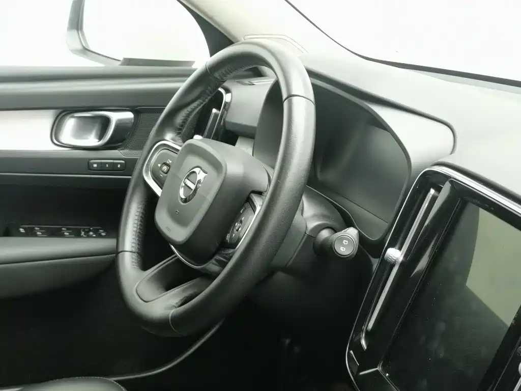 Volvo XC40 2018 — фото 22