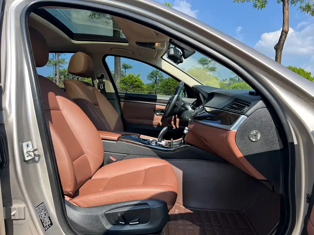 BMW 5 Series 2015 — фото 16