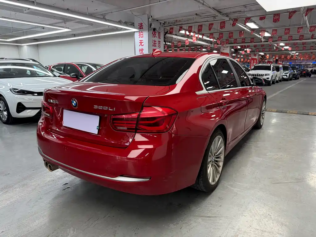 BMW 3 Series 2018 — фото 10