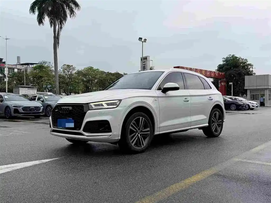 Audi Q5L 2020 — фото 1