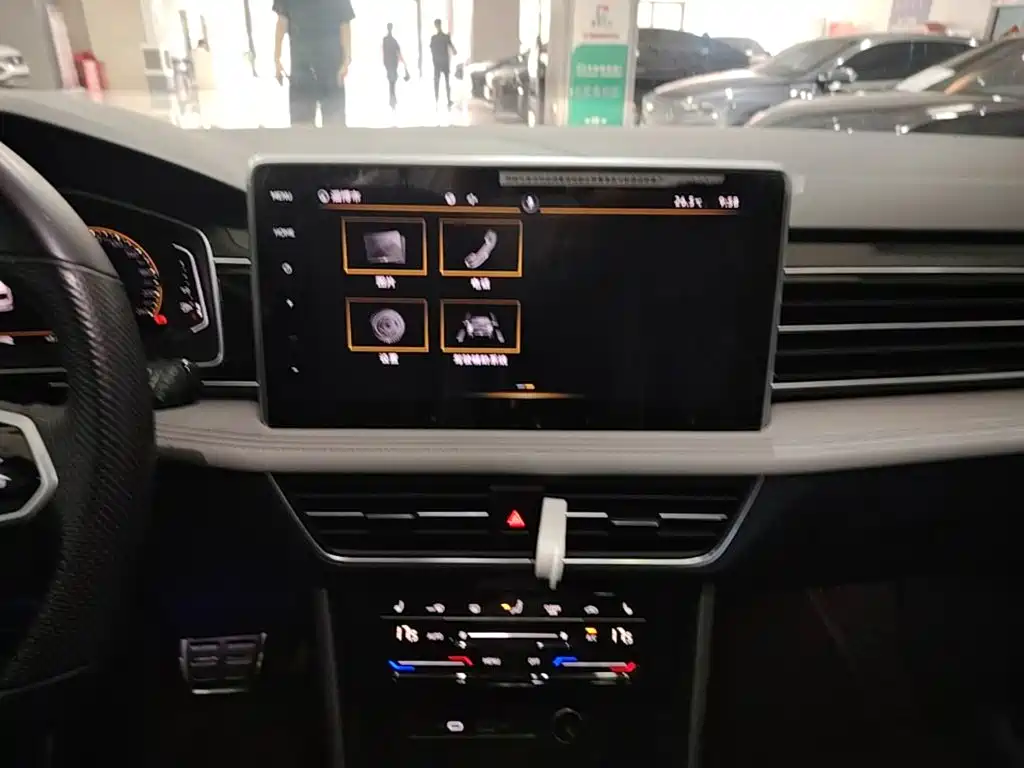 Volkswagen Tiguan L 2022 — фото 13