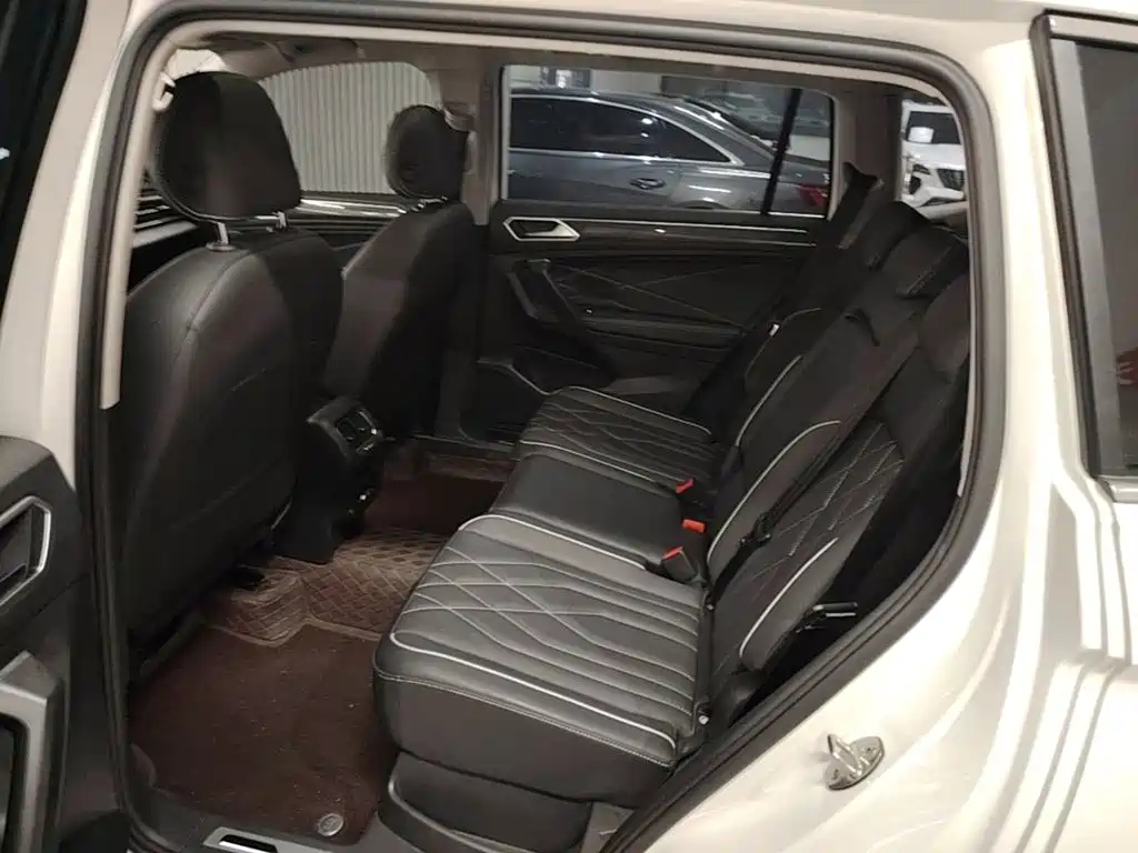 Volkswagen Tiguan L 2022 — фото 17
