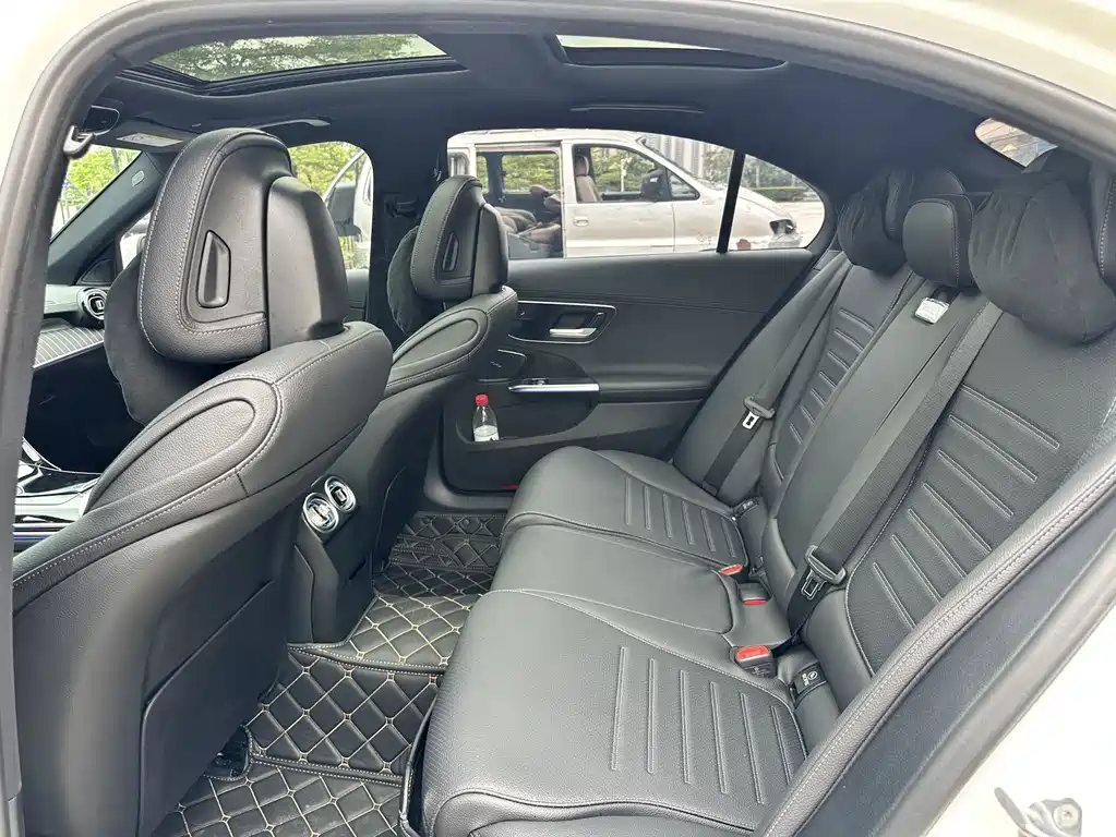 Mercedes-Benz C-Class 2023 — фото 6