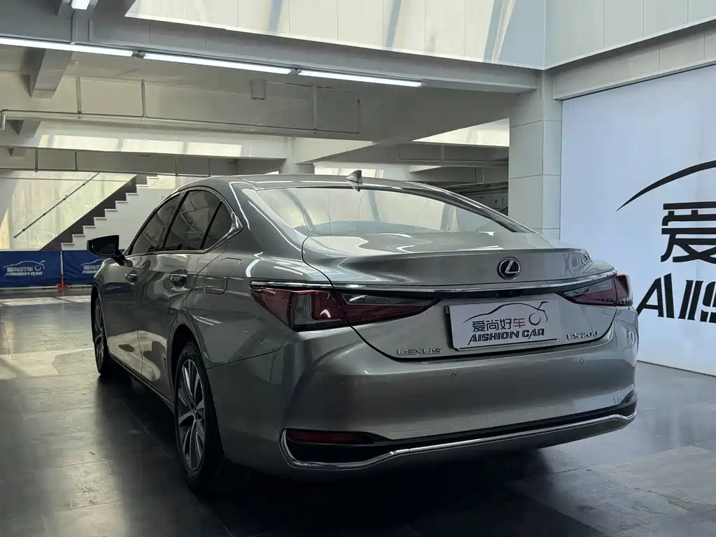 Lexus ES 2019