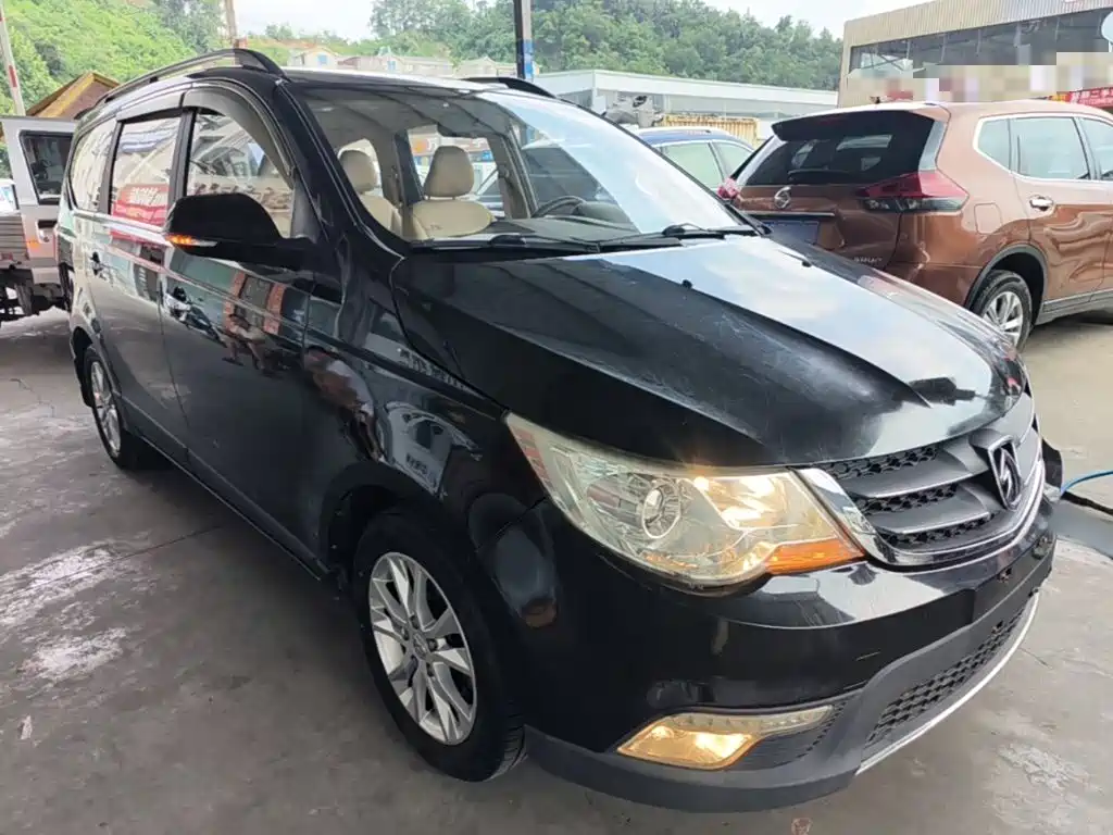 Baojun 730 2015
