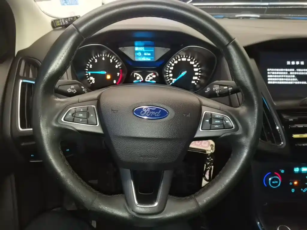 Ford Focus 2016 — фото 11