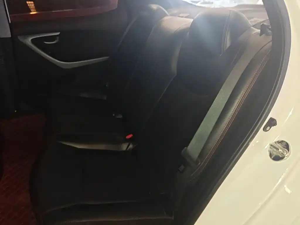 Hyundai Elantra 2018 — фото 17