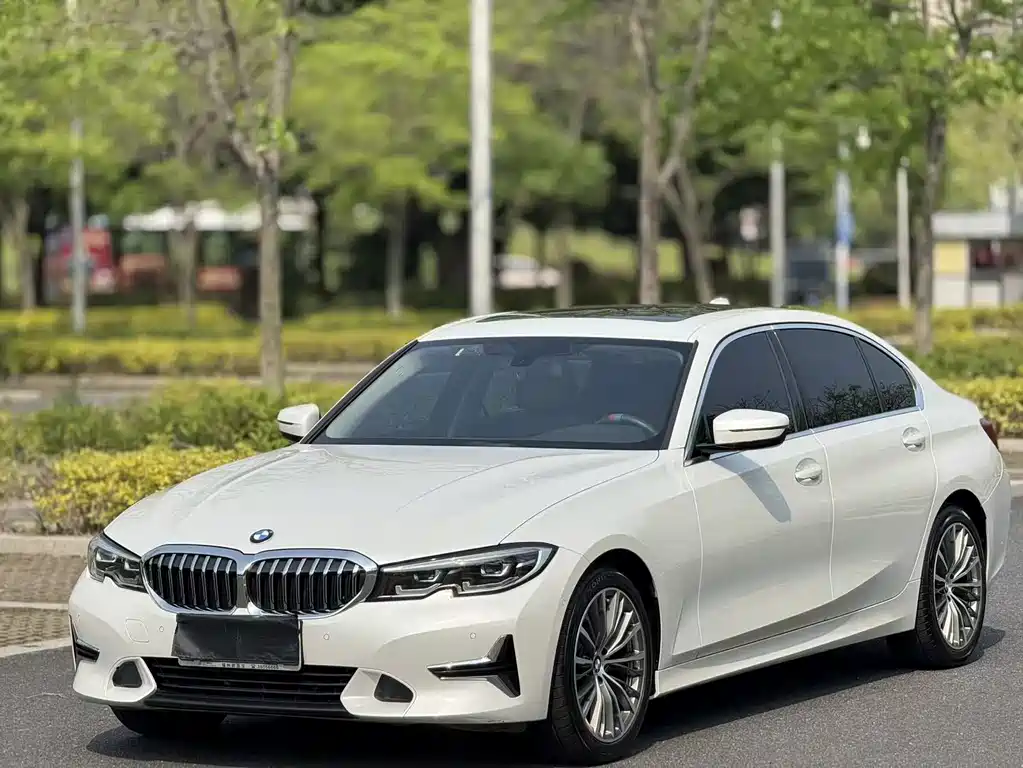 BMW 3 Series 2019 — фото 1