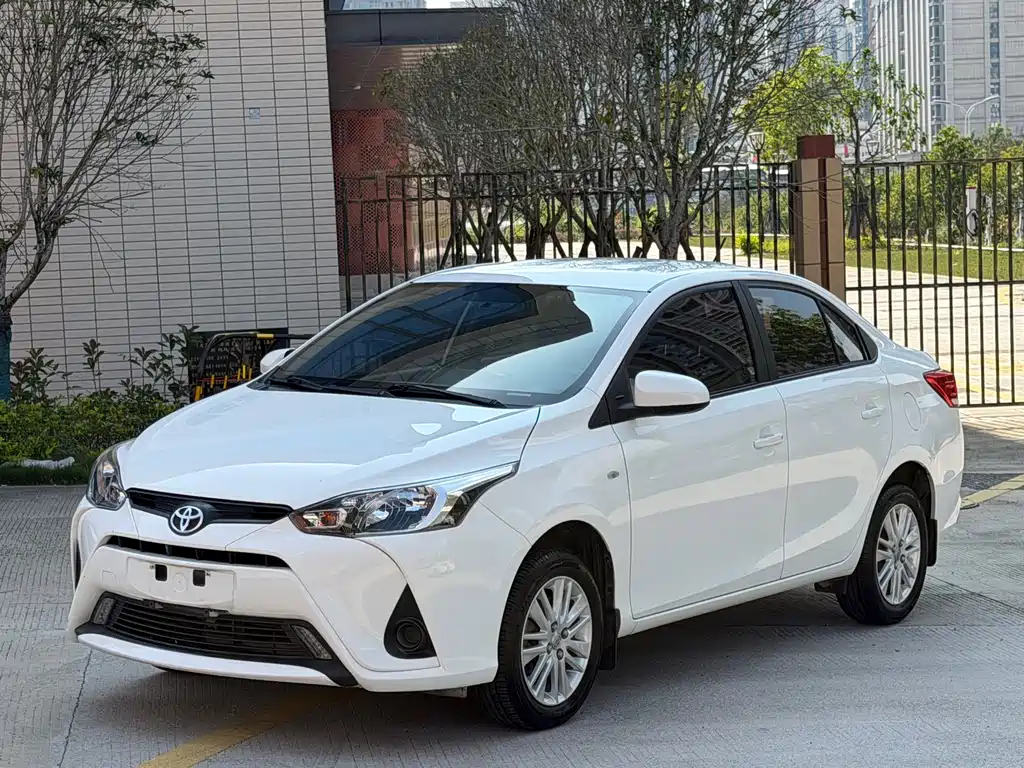 Toyota Yaris L 2019 — фото 1