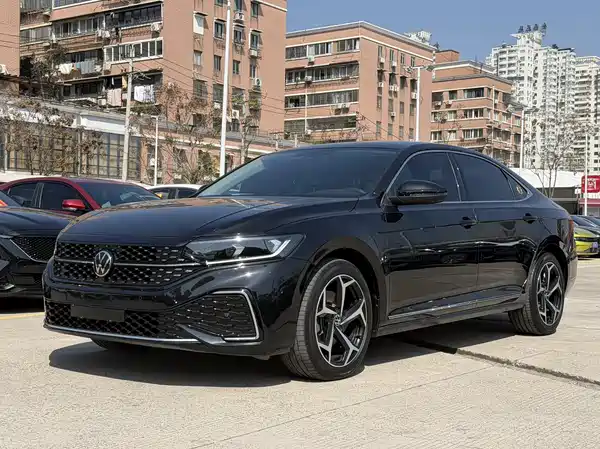 Volkswagen Passat 2024