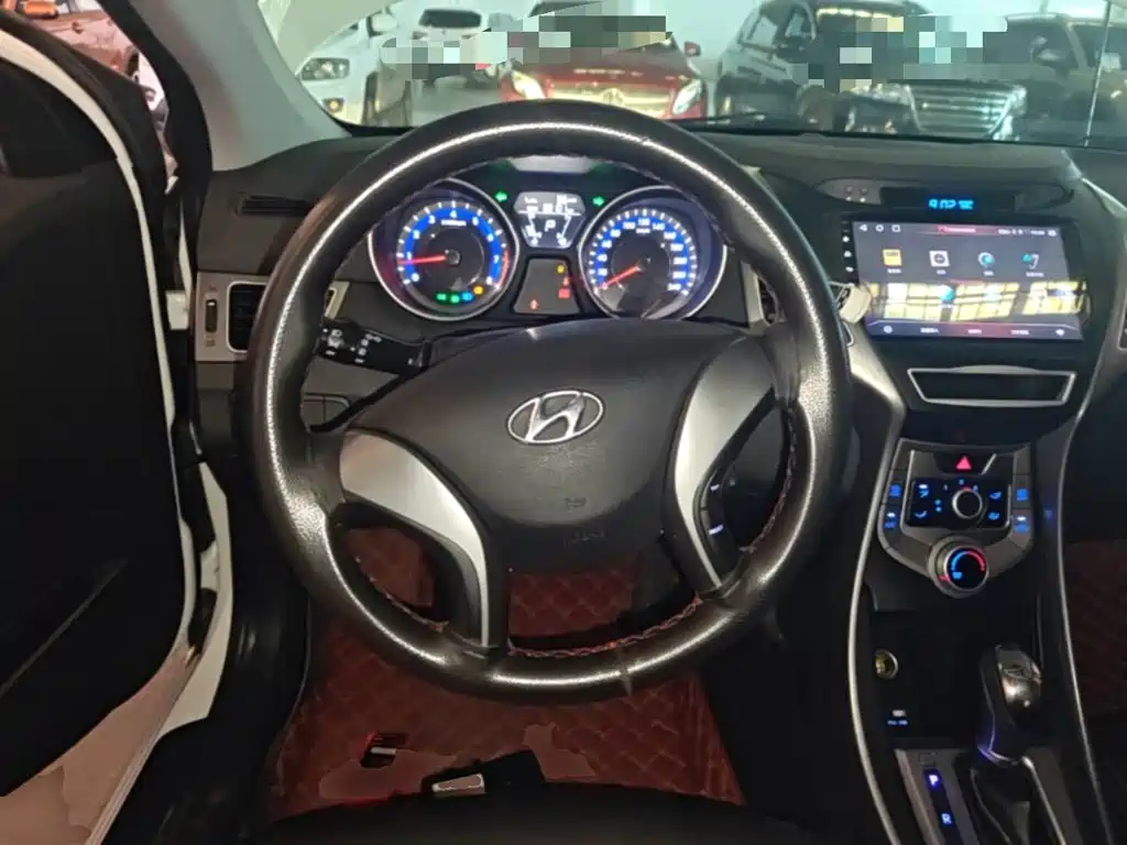 Hyundai Elantra 2018 — фото 11