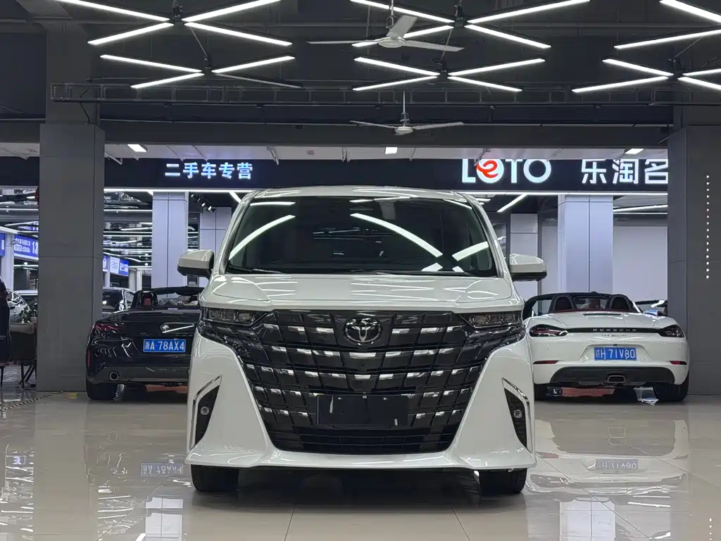 Toyota Alphard 2023 — фото 1