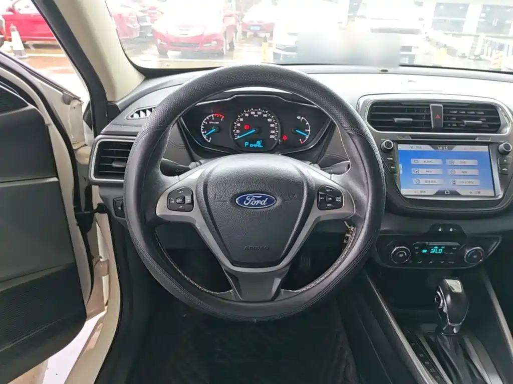Ford Escort 2016 — фото 11