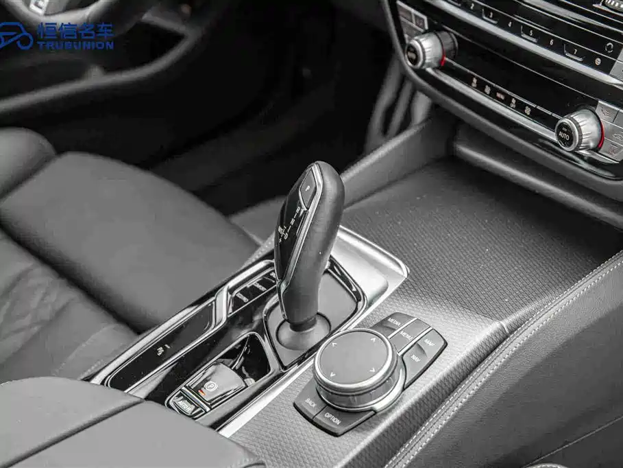 BMW 5 Series 2023 — фото 19