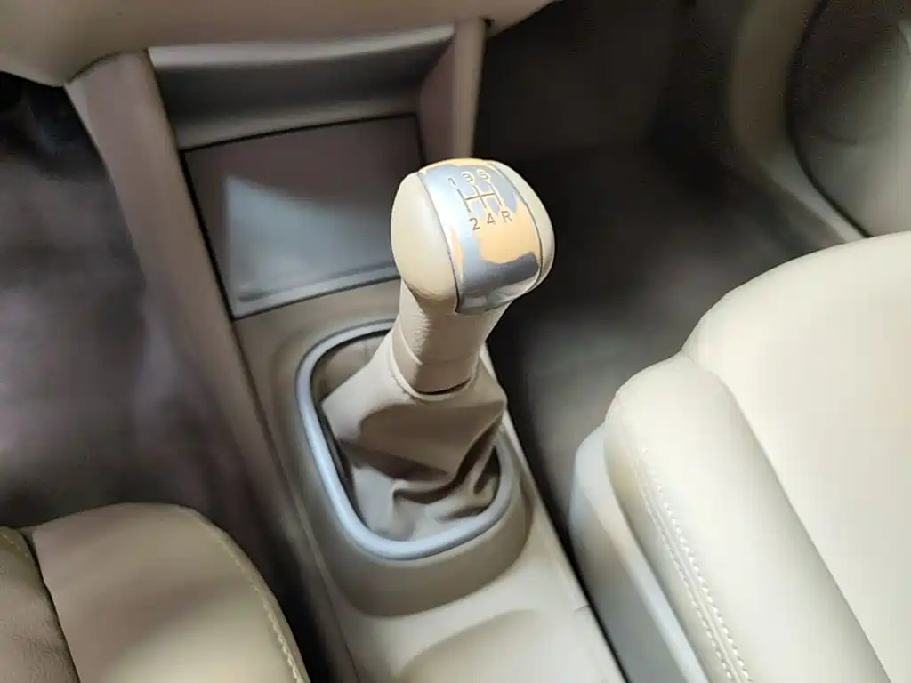 Nissan Sylphy 2016 — фото 21