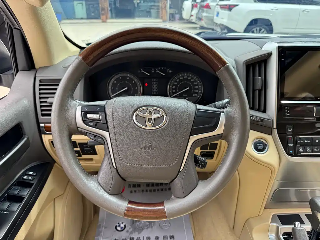 Toyota Land Cruiser 2016 — фото 11