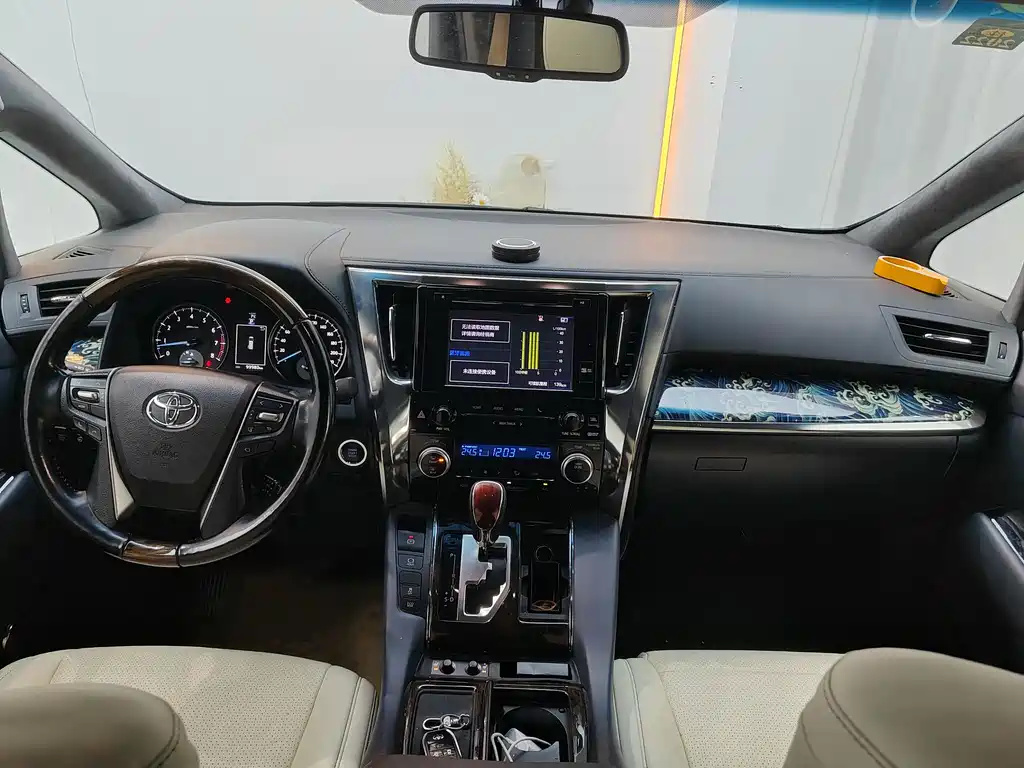 Toyota Alphard 2018 — фото 7