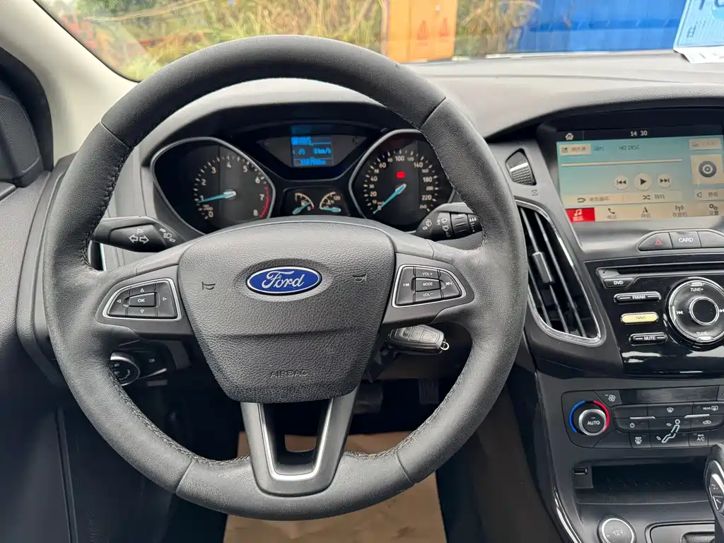 Ford Focus 2017 — фото 12