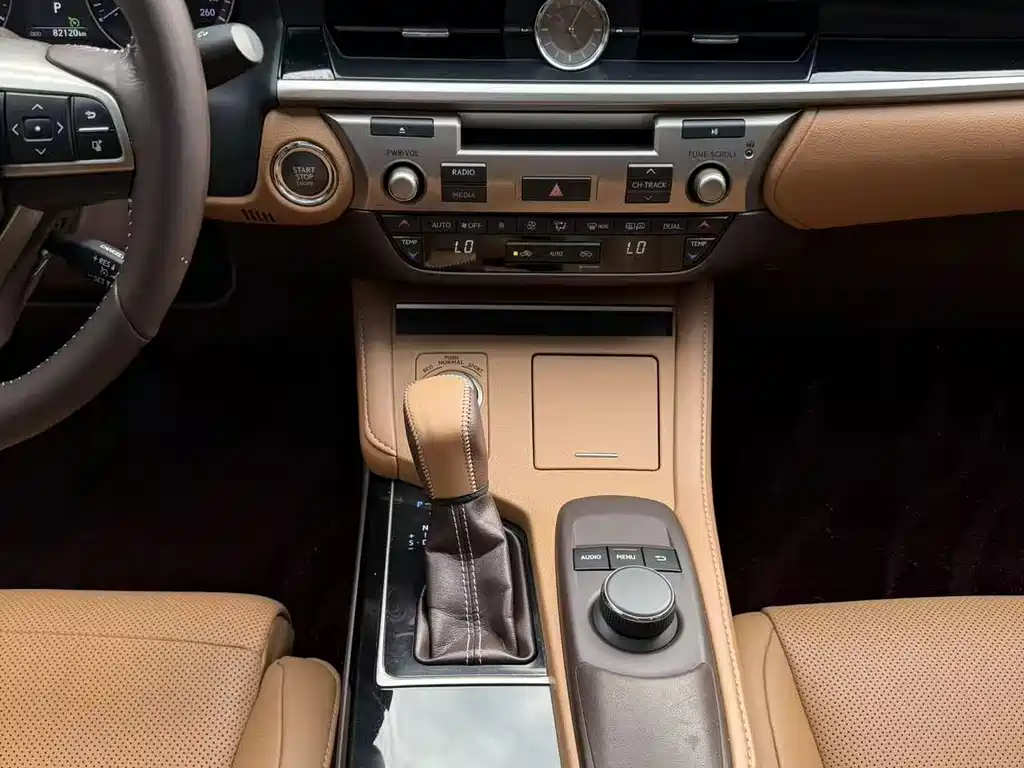 Lexus ES 2017 — фото 18