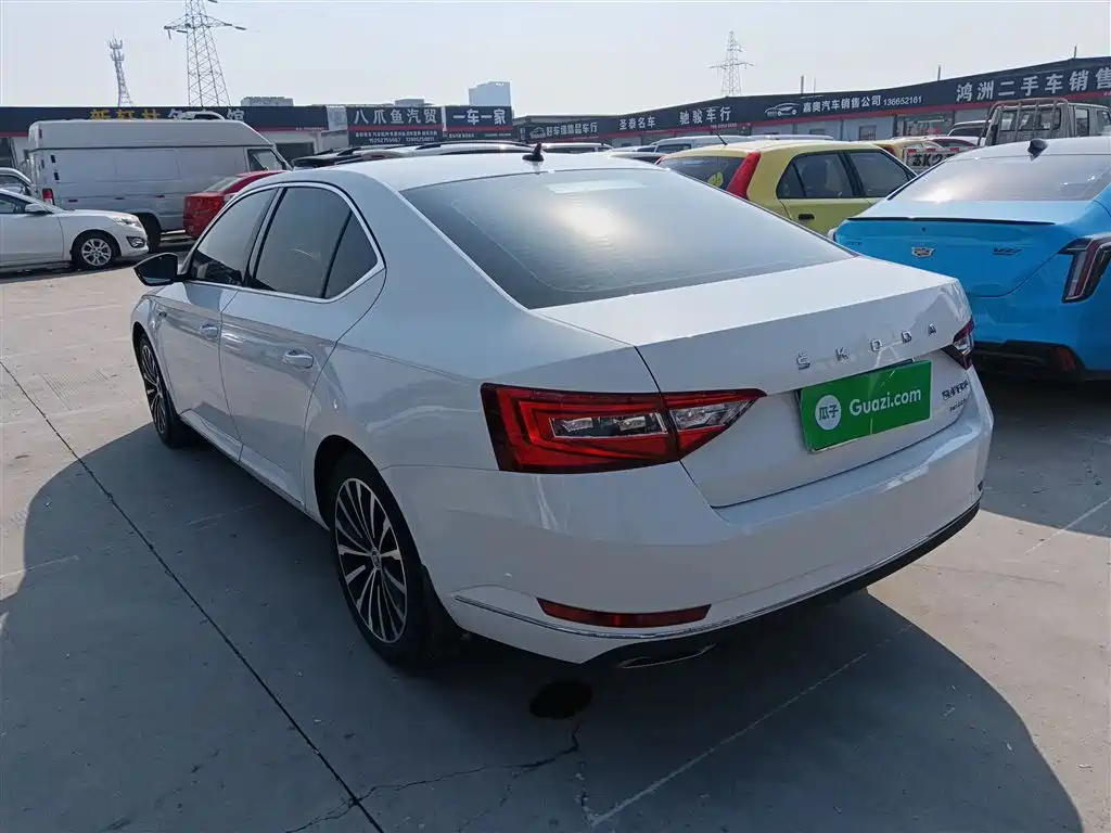 Skoda Superb 2019 — фото 21