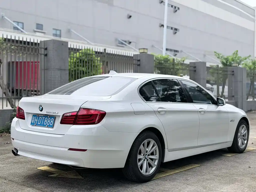 BMW 5 Series 2011