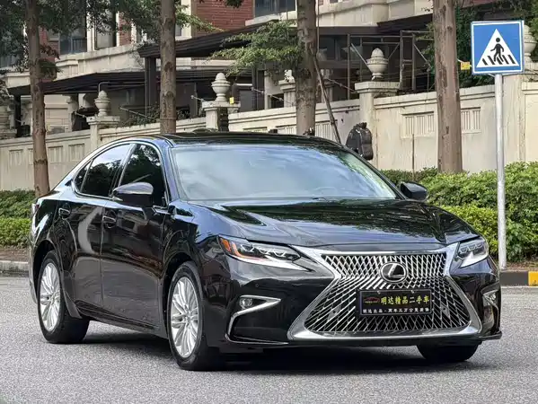 Lexus ES 2017