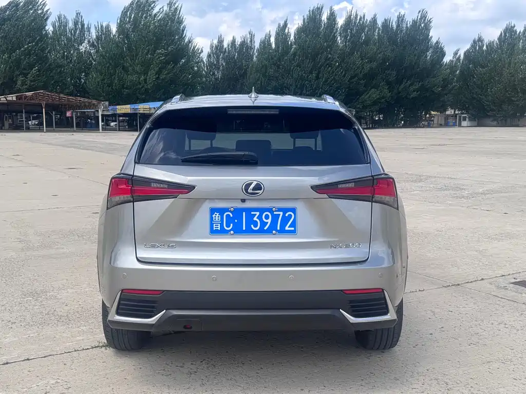Lexus NX 2021