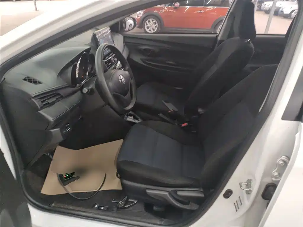 Toyota Yaris L 2021 — фото 11