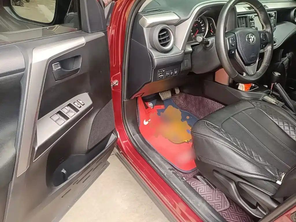 Toyota RAV4 2018 — фото 16