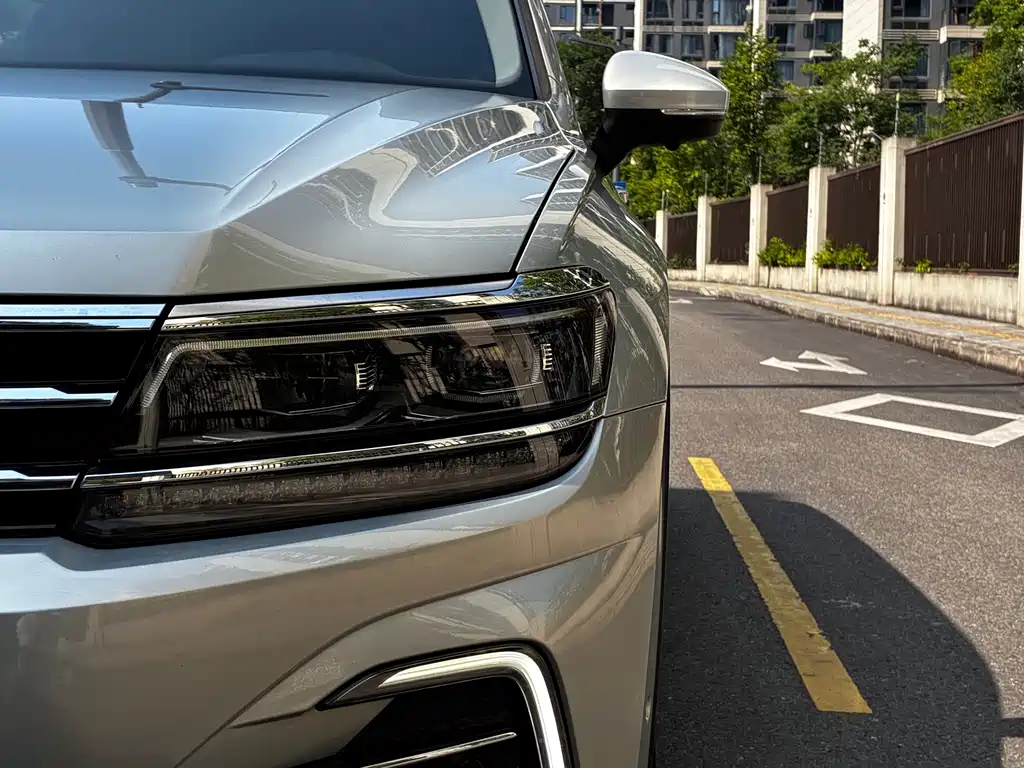 Volkswagen Tiguan L Plug-In Hybrid 2020 — фото 4
