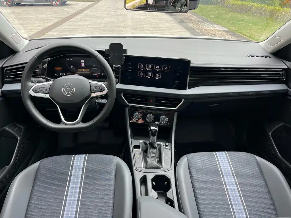 Volkswagen Sagitar 2024